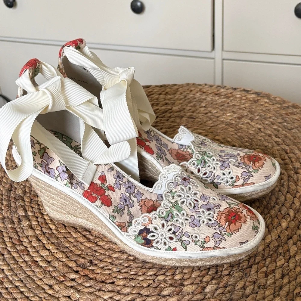 Veronica Beard Floral Embroidered Lace up Wedge Espadrille 8.5